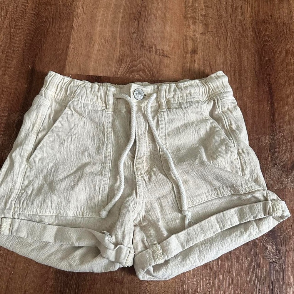 American eagle cream short